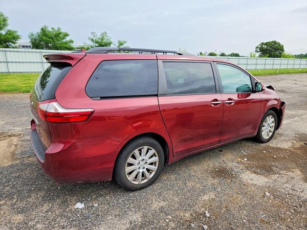 2015 TOYOTA SIENNA