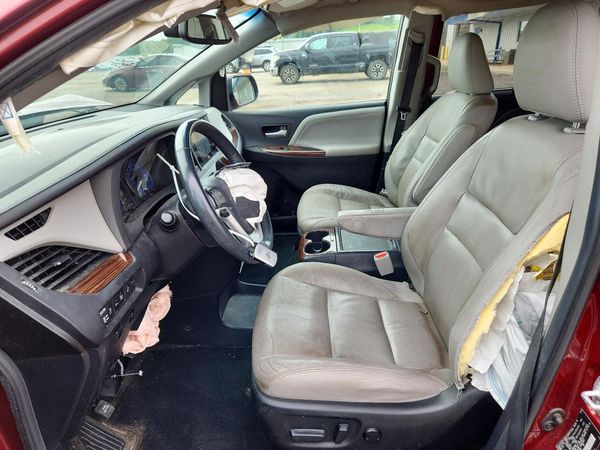 2015 TOYOTA SIENNA