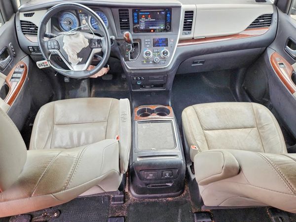 2015 TOYOTA SIENNA