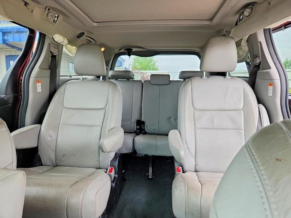 2015 TOYOTA SIENNA