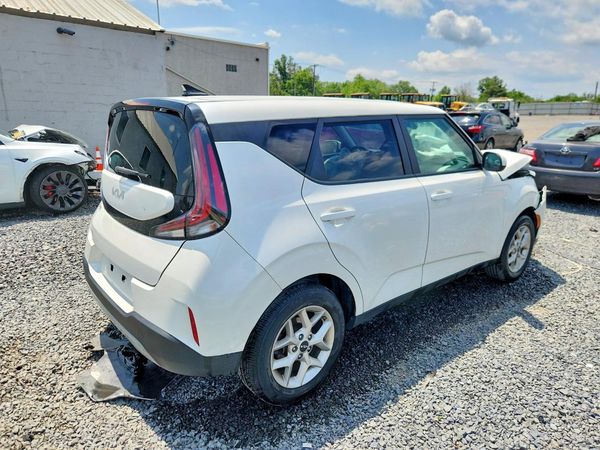 2023 KIA SOUL LX, S