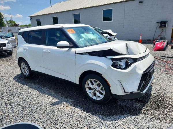 2023 KIA SOUL LX, S