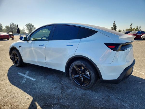 2026 TESLA MODEL Y
