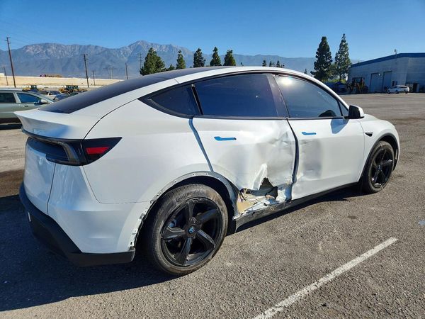 2026 TESLA MODEL Y