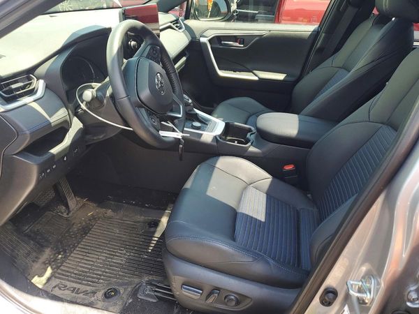 2025 TOYOTA RAV4 XSE