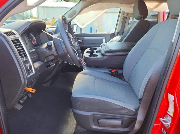 2024 RAM 1500 CLASSIC SLT / Warlock
