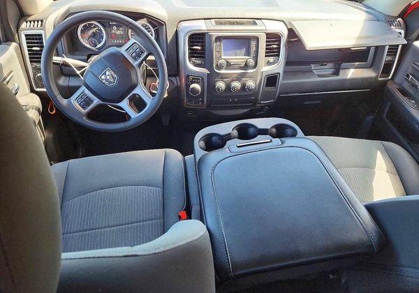 2024 RAM 1500 CLASSIC SLT / Warlock