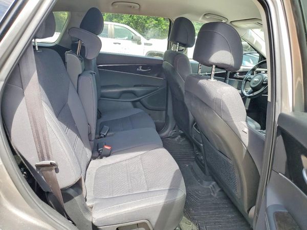 2017 KIA SORENTO L, LX