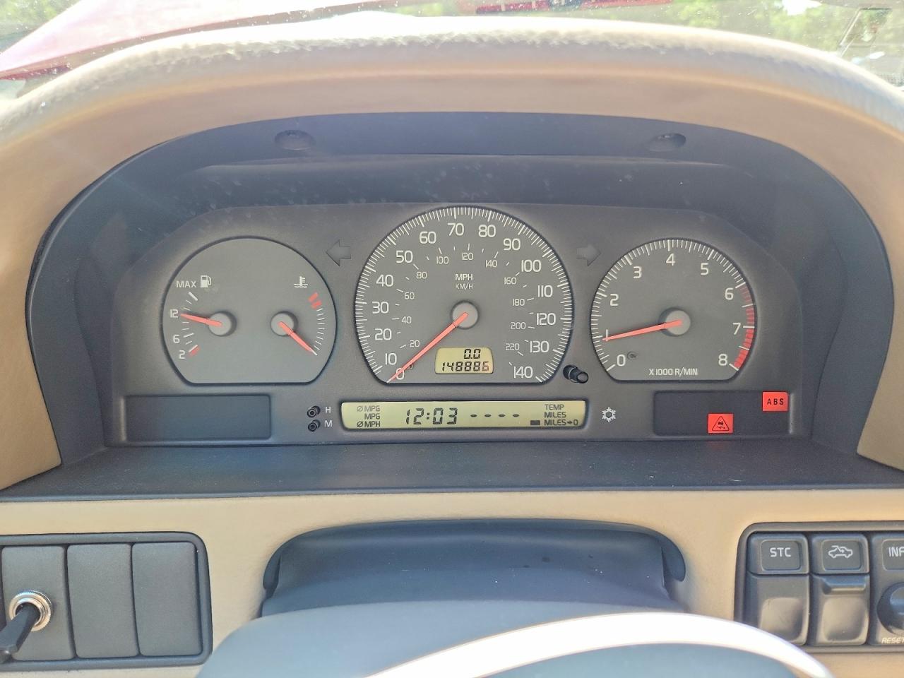 2000 VOLVO V70