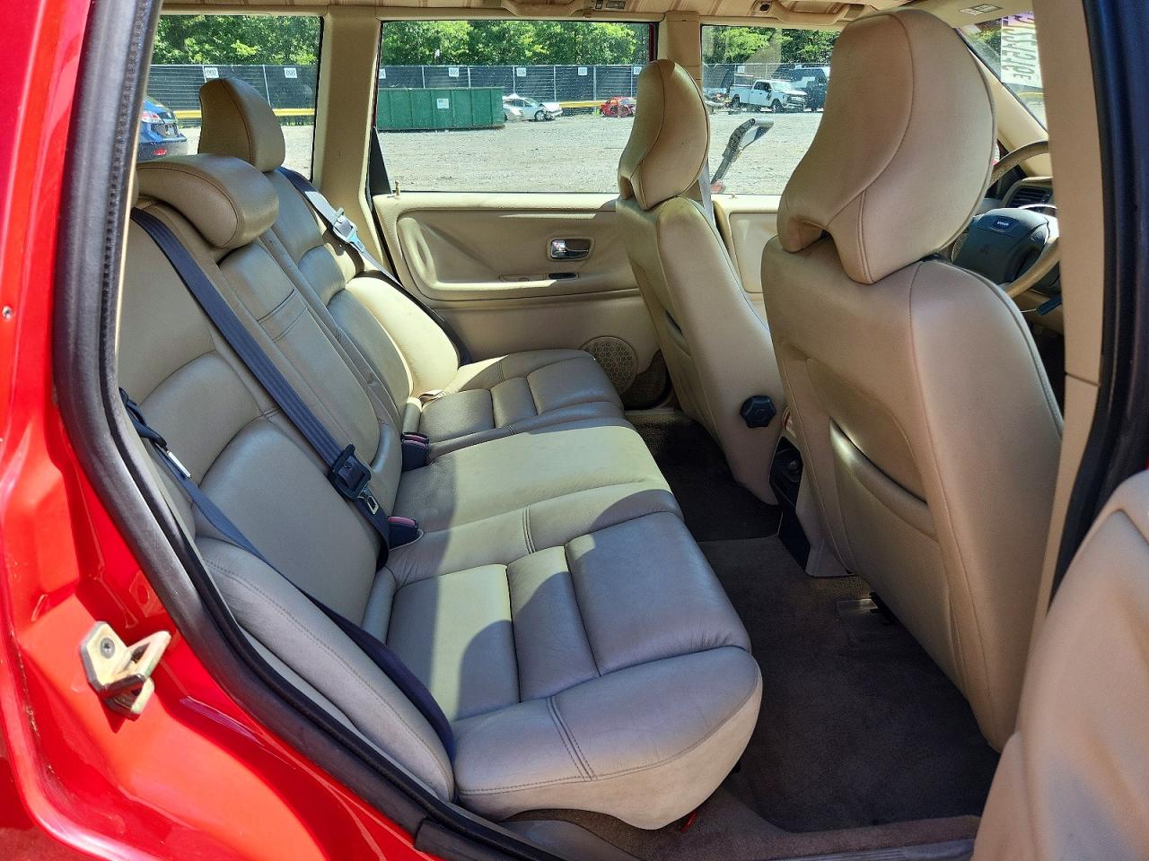 2000 VOLVO V70