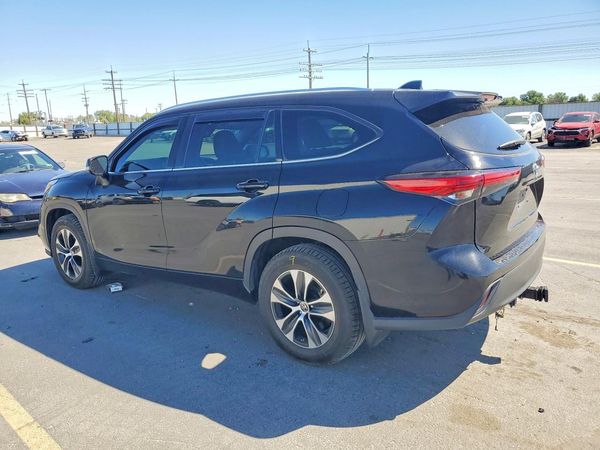2021 TOYOTA HIGHLANDER XLE Nav