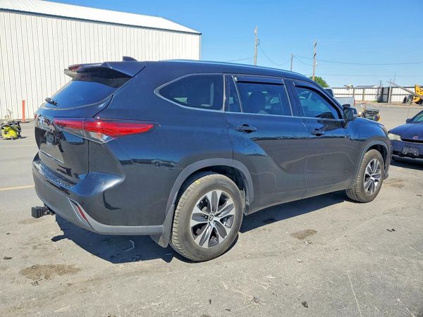 2021 TOYOTA HIGHLANDER XLE Nav