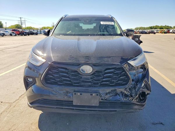 2021 TOYOTA HIGHLANDER XLE Nav