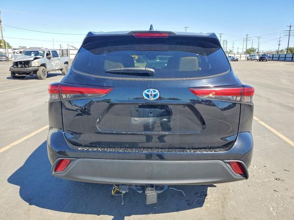 2021 TOYOTA HIGHLANDER XLE Nav