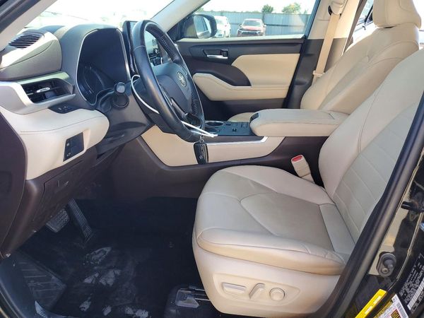 2021 TOYOTA HIGHLANDER XLE Nav