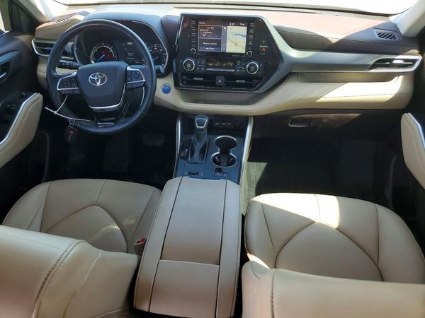 2021 TOYOTA HIGHLANDER XLE Nav