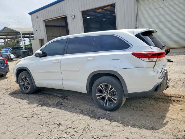 2018 TOYOTA HIGHLANDER LE/LE Plus