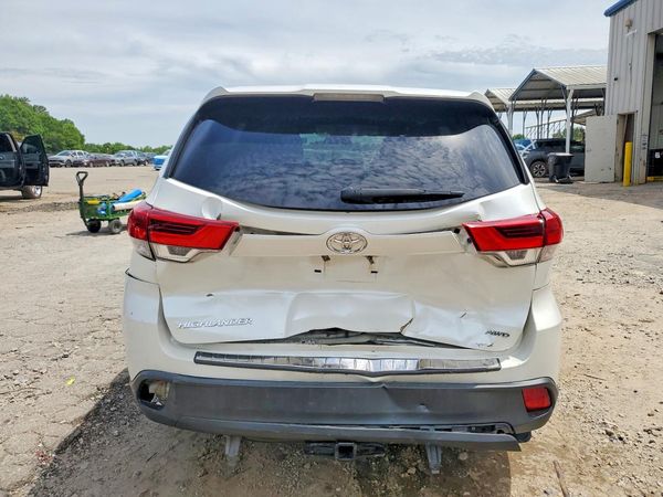 2018 TOYOTA HIGHLANDER LE/LE Plus