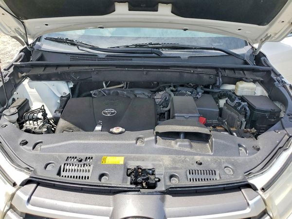 2018 TOYOTA HIGHLANDER LE/LE Plus