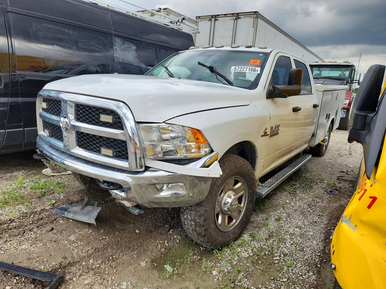 2018 RAM 3500 CREW CAB CHASSIS 4X4