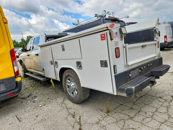 2018 RAM 3500 CREW CAB CHASSIS 4X4