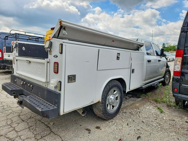 2018 RAM 3500 CREW CAB CHASSIS 4X4