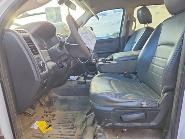 2018 RAM 3500 CREW CAB CHASSIS 4X4