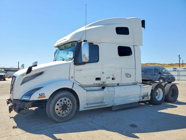 2022 VOLVO VNL