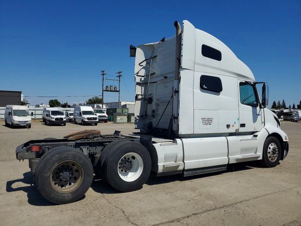 2022 VOLVO VNL