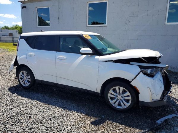 2023 KIA SOUL LX, S