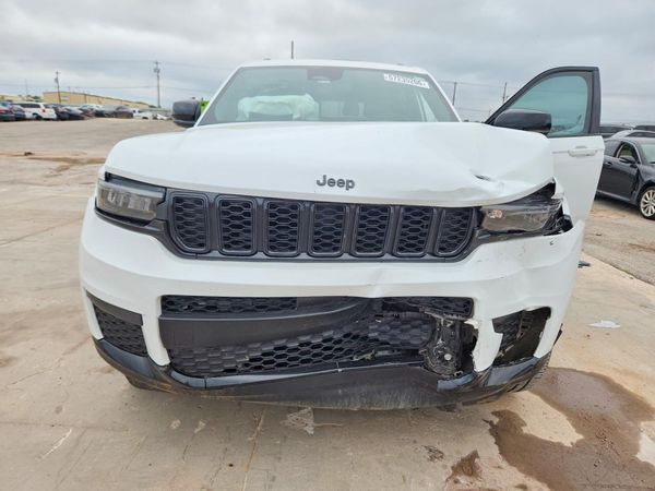 2023 JEEP GRAND CHEROKEE Laredo, Altitude