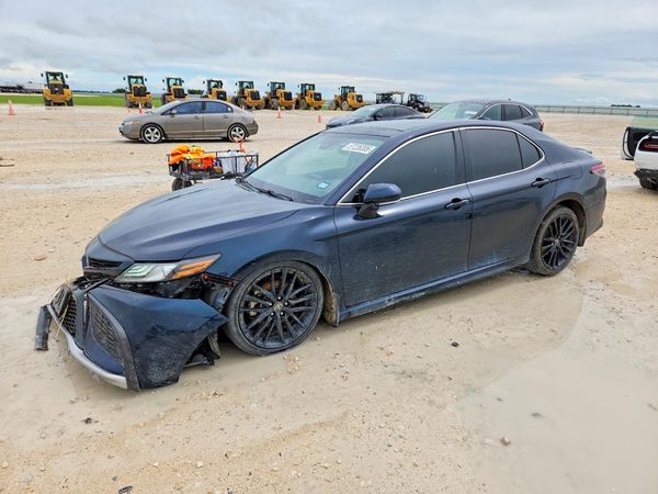 2021 TOYOTA CAMRY XSE — Front 3/4