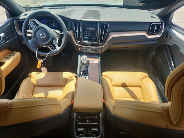 2024 VOLVO XC60 Ultimate Dark