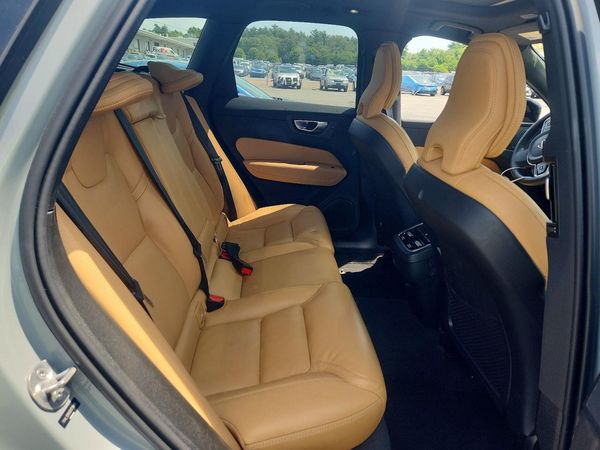 2024 VOLVO XC60 Ultimate Dark