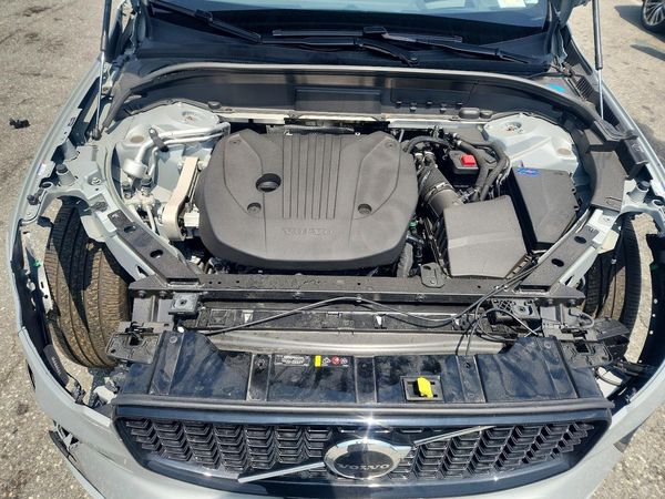 2024 VOLVO XC60 Ultimate Dark