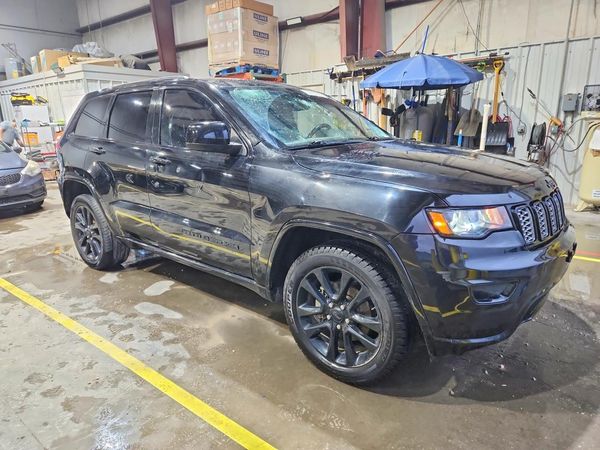 2018 JEEP GRAND CHEROKEE LAREDO 4X2