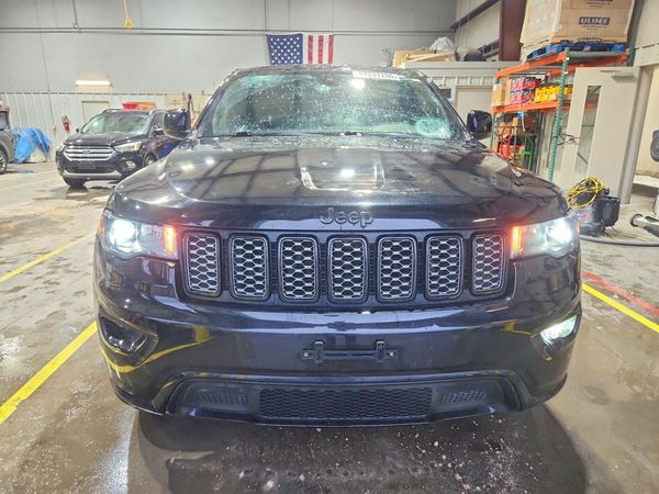 2018 JEEP GRAND CHEROKEE LAREDO 4X2