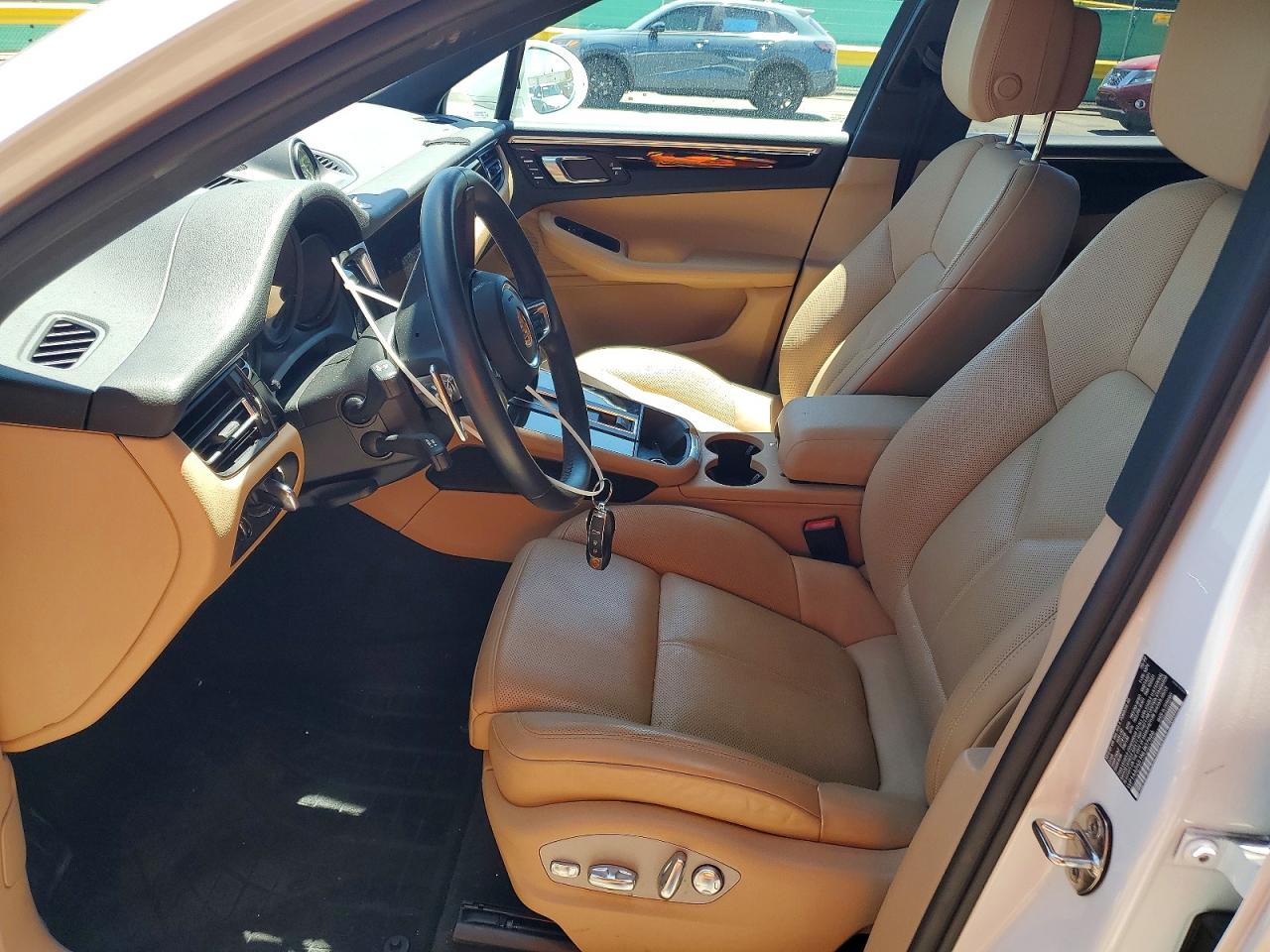 2022 PORSCHE MACAN