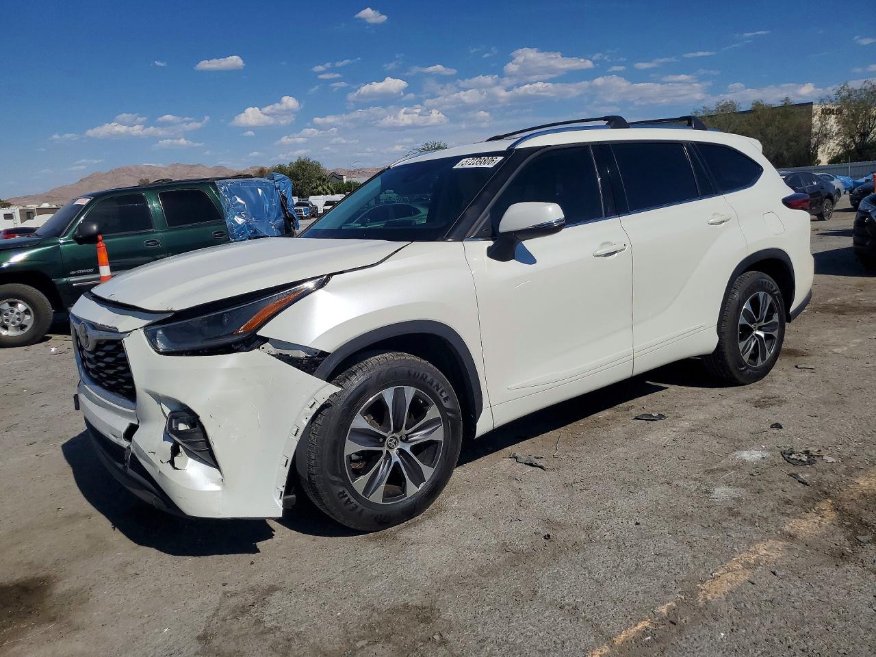 2021 TOYOTA HIGHLANDER XLE Nav
