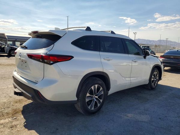 2021 TOYOTA HIGHLANDER XLE Nav