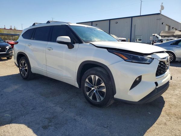 2021 TOYOTA HIGHLANDER XLE Nav
