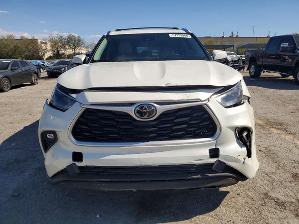 2021 TOYOTA HIGHLANDER XLE Nav