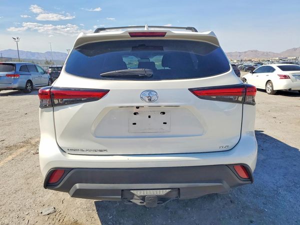 2021 TOYOTA HIGHLANDER XLE Nav
