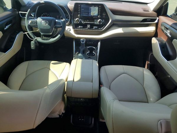 2021 TOYOTA HIGHLANDER XLE Nav