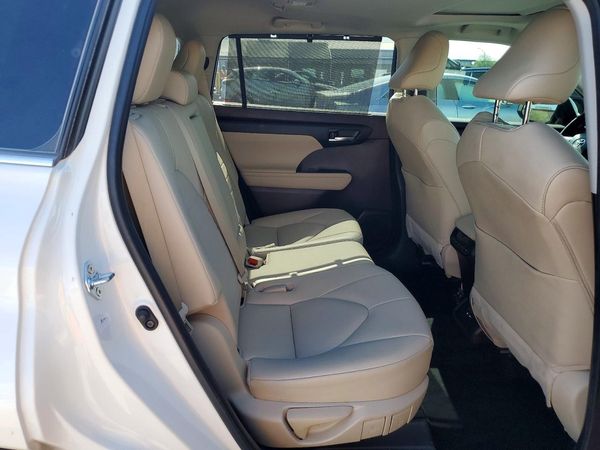 2021 TOYOTA HIGHLANDER XLE Nav