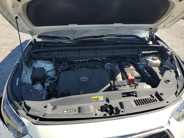 2021 TOYOTA HIGHLANDER XLE Nav