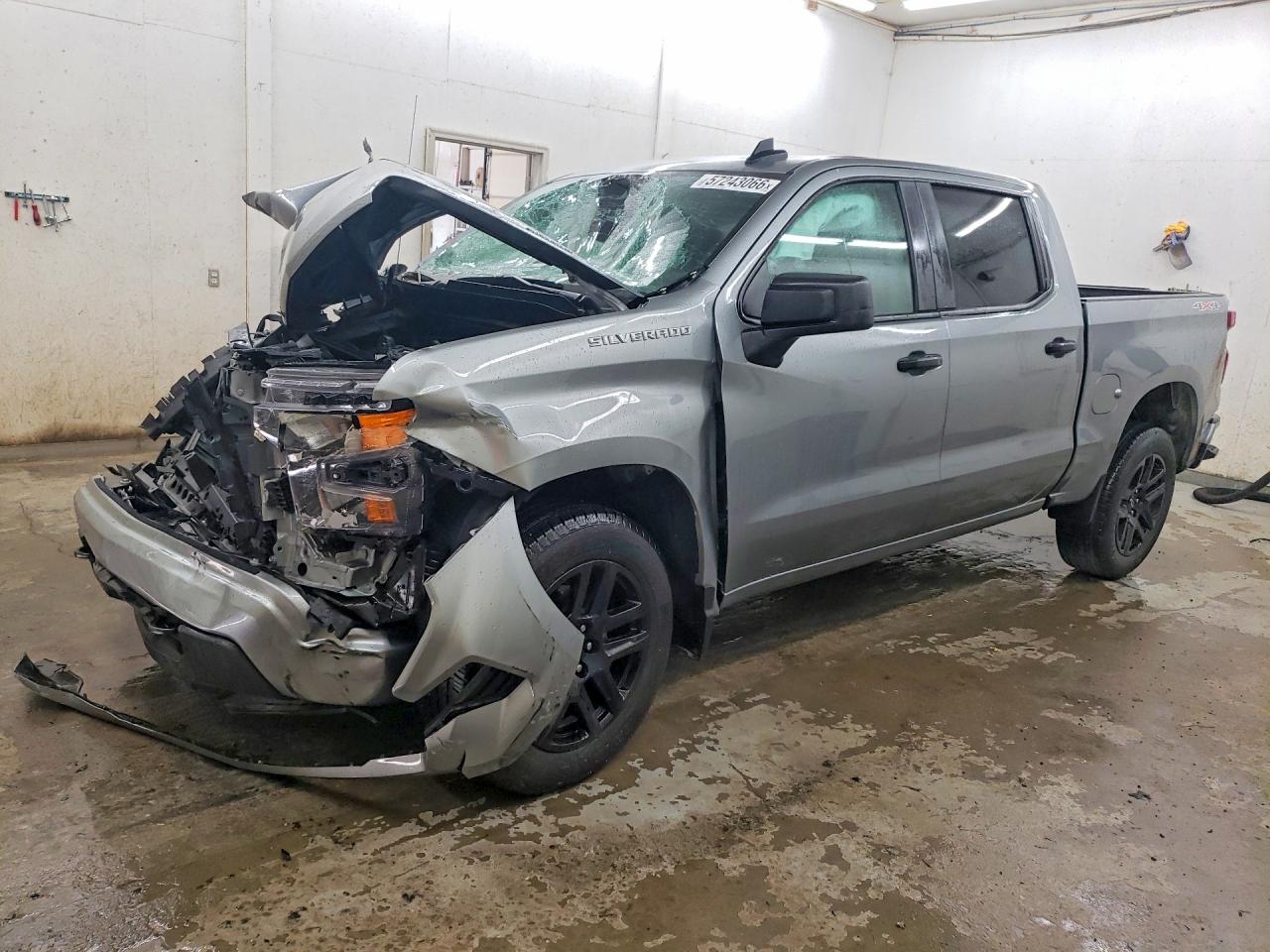 2025 CHEVROLET SILVERADO Custom — Front 3/4