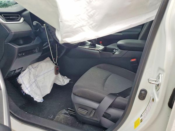 2022 TOYOTA RAV4 XLE — DENT