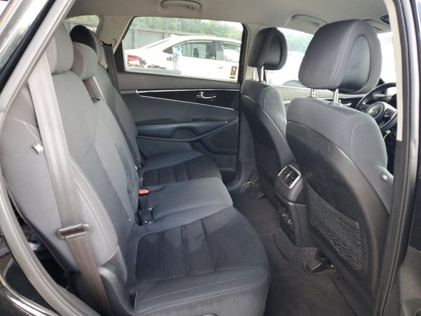 2016 KIA SORENTO L / LX