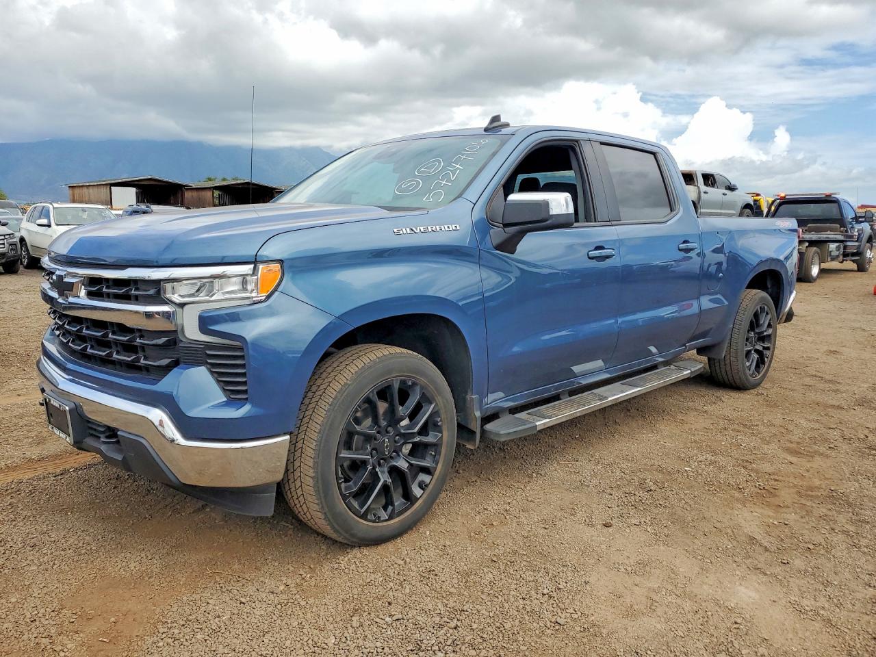2024 CHEVROLET SILVERADO LT — Front 3/4